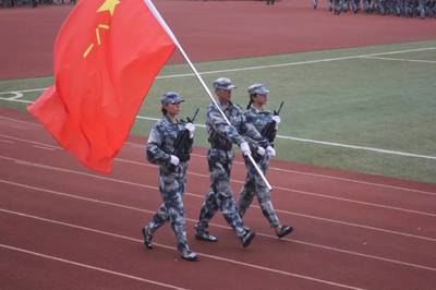 浙江工業大學軍訓師丨最后一次“帶回” 隊列旁沒了你，師旗仍在